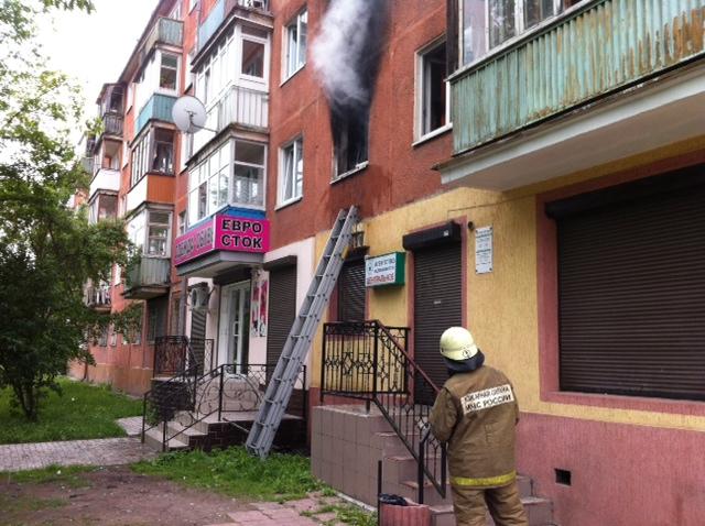 В Калининграде при пожаре в жилом доме погиб один человек (фото)